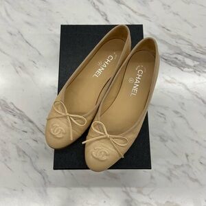 Authentic Chanel Interlocking CC Ballet Flat Size 37.5